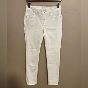 White House Black Market NWOT The Slim mid rise white jeans 6P